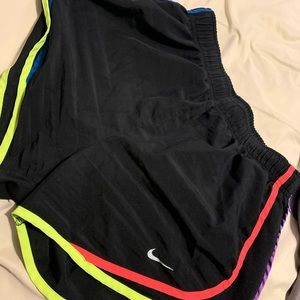 NIKE RUNNING WOMAN SHORTS